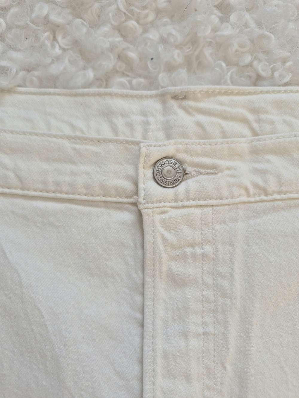 BNWT Levi's 501 Original 24 High Rise Denim Shorts White Cut Off Raw Hem Boho - Picture 4 of 12